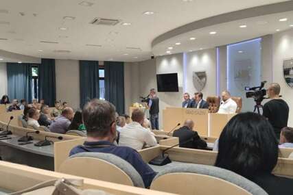 Gradsko vijeće Cazina ukinulo neustavnu taksu za istaknutu reklamu