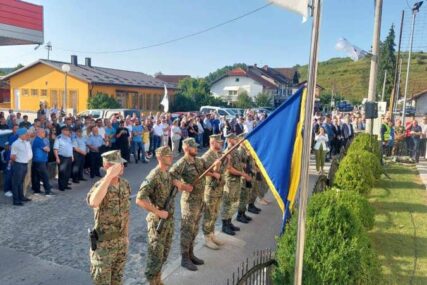 Cazin obilježio Dan grada manifestacijom "Pečat slobodi" i sjećanjem na deblokadu Bihaćkog okruga