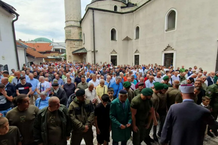 U haremu Begove džamije klanjana dženaza  Eminu Švrakiću