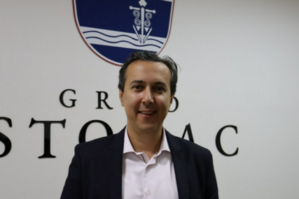 PREDSJEDAVAJUĆI GRADSKOG VIJEĆA STOLAC ODGOVORIO BOŠKOVIĆU: "Sve je legalno"