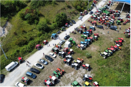 Farmeri provozali traktore kroz Bužim: Proizvodnja zdrave hrane imperativ