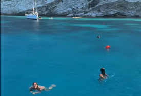 Turistkinje doživjele šok u Grčkoj dok su se kupale (VIDEO)