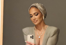 Jennifer Lopez se pohvalila izdanjem iz Egipta: Turban na glavi i duboki dekolte u centru pažnje
