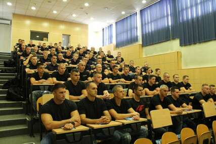 Predstavnici Ambasade SAD-a u BiH educirali kadete i policijske službenike Federacije o terorizmu