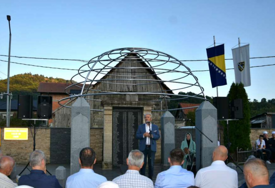 Lendo na manifestaciji 'Dova šehidima - opomena živima' u Privoru