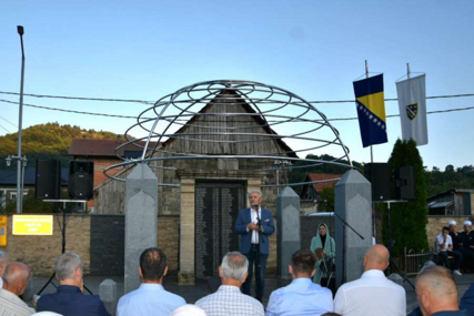Lendo na manifestaciji 'Dova šehidima - opomena živima' u Privoru