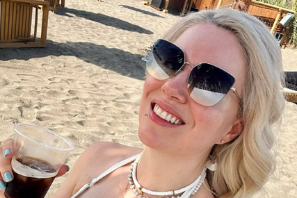 Nekadašnja zvijezda Granda uživa na moru, priznala da se "plaši morskog svijeta": Plivam samo do bova" (FOTO)