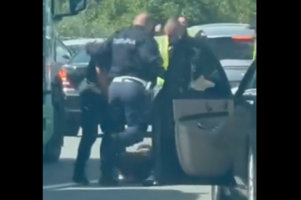 U Srbiji suspendirani policajci poslije snimka šutiranja čovjeka u policijskoj akciji