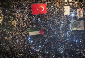 Hiljade ljudi u Istanbulu na protestnom maršu protiv genocida i gladi u Gazi (FOTO)