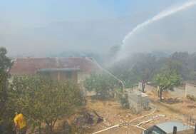 Crna Gora: Haotično stanje u Piperima, požar zahvatio kuće