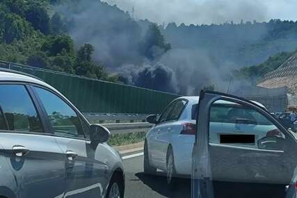 Buknuo požar u tunelu Ivan, saobraćaj potpuno obustavljen