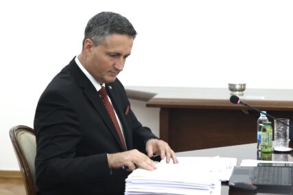 Negativna kampanja protiv Bećirovića: "Građani BiH, ne nasjedajte na dezinformacije"