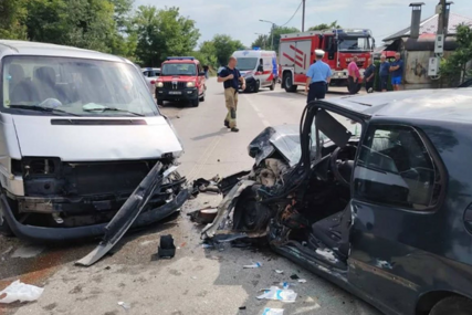 Težak sudar u Prijedoru, intervenisali vatrogasci i hitna pomoć