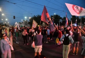 Građani protestovali ispred rezidencije predsjednika Srbije Vučića