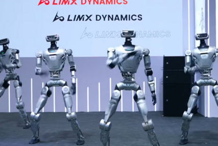 Čudo tehnologije: Kineski humanoidni roboti izveli plesnu tačku (VIDEO)