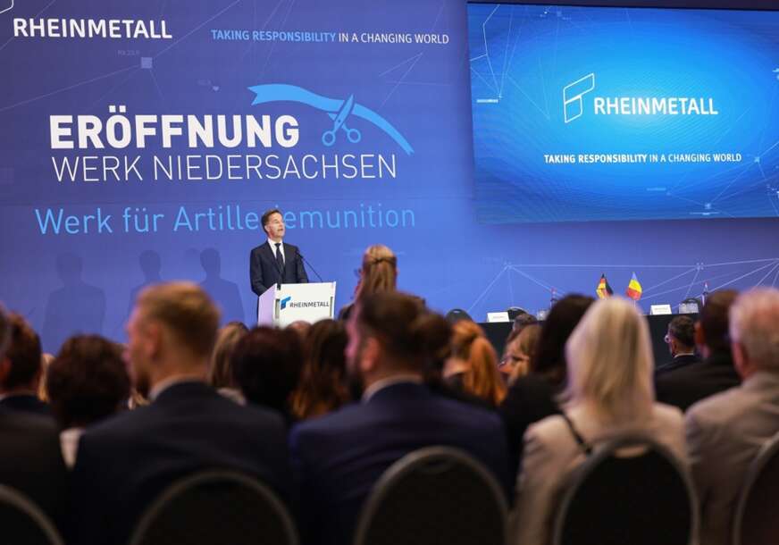 FOTO: EPA/HANNIBAL HANSCHKE

