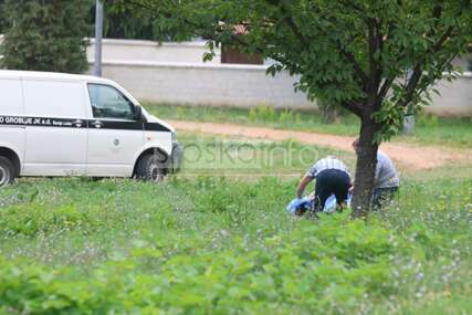 "Vidio sam ga kako leži u travi" Muškarac čije je tijelo pronađeno kod Gimnazije ISJEKAO VENE