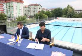 Bazen Dobrinja nova lokacija za prikazivanje filmova na Sarajevo Film Festivalu: "Inspirisalo nas je noćno kupanje na bazenu vikendom..." (FOTO)