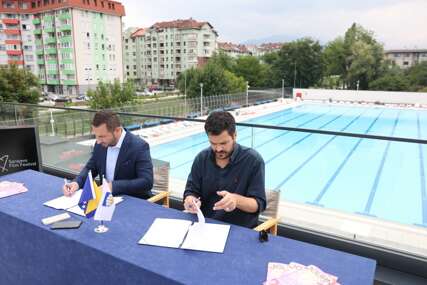 Bazen Dobrinja nova lokacija za prikazivanje filmova na Sarajevo Film Festivalu: "Inspirisalo nas je noćno kupanje na bazenu vikendom..." (FOTO)