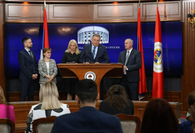 Sastali se članovi SNSD-a, pozvali na formiranje "vlade nacionalnog jedinstva" i da im Dodik ostaje lider