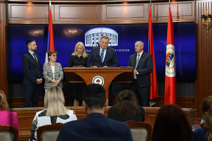 Sastali se članovi SNSD-a, pozvali na formiranje "vlade nacionalnog jedinstva" i da im Dodik ostaje lider