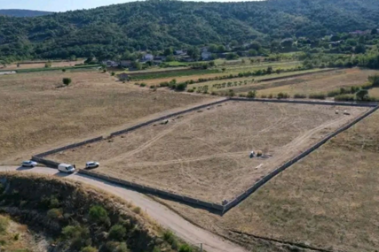 Bošnjaci u Stocu održali lekciju, za jedan dan podigli zid oko mezarja (VIDEO)