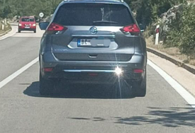Ponašanje turista na cesti zgrozilo javnost! Pogledajte šta mu djeca rade