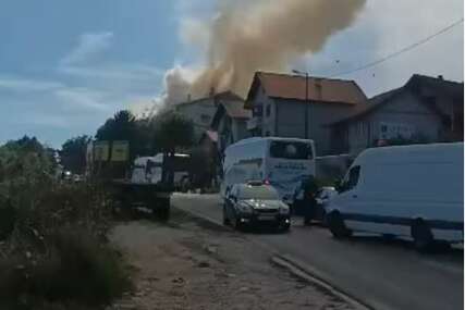 U Vlasenici gore dvije zgrade: Čuju se detonacije...VIDEO