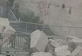 Na Zidu plača u Jerusalemu ispisano: "U Gazi se dešava holokaust"