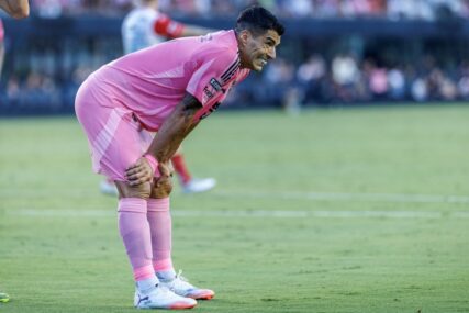 Suarez je još jednom zgrozio svijet: Pljunuo je protivničkog trenera! (VIDEO)