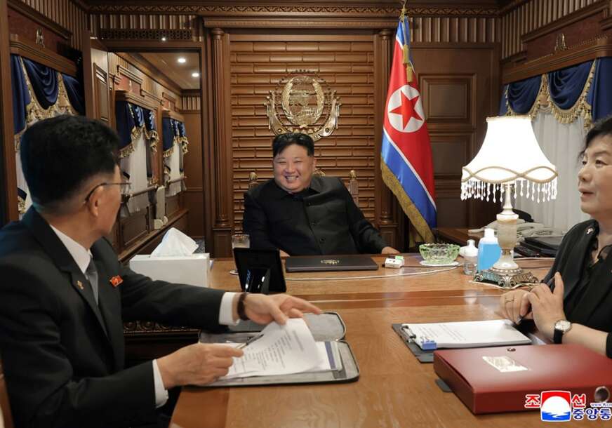 FOTO: EPA/KCNA