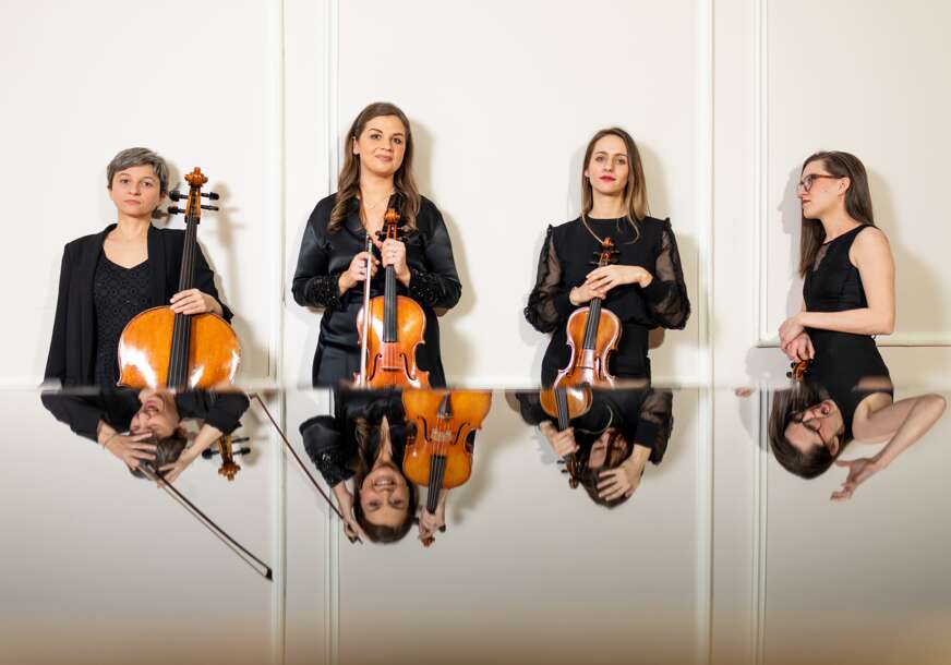FOTO: STRINGS ATTACHED SINFONIETTA 