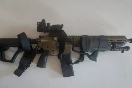 Uznemirio građane Splita: Mladić šetao s airsoft puškom, policija je oduzela
