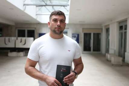 MUHIĆ OTVORIO DUŠU I ŠOKIRAO JAVNOST: "Rođen sam iz zločina 9. januara. Nisam četničko kopile. Ja sam Alen, Bošnjak. Nisam našao mir" (VIDEO)