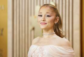 Ariana Grande i Ethan Slater prekinuli nakon 3 godine veze