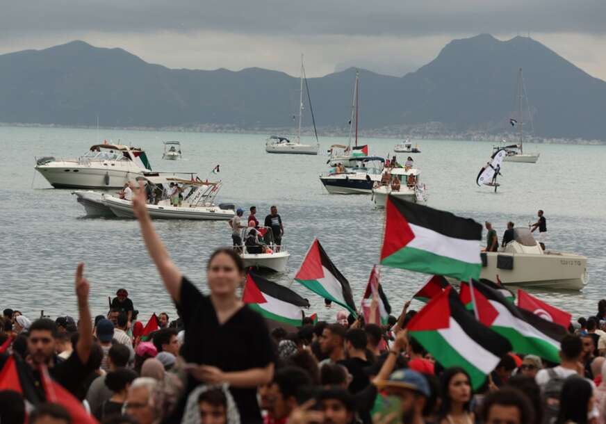 FOTO: EPA/MOHAMED MESSARA

