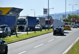 Na magistralnom putu iz smjera Mostarskog raskršća prema Sarajevu saobraćaj otežan zbog nezgode