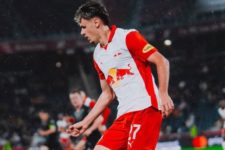 FOTO: FOTO:
X/NEW BALLERS
