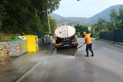 Mostar: Otpad se privremeno odvozi na deponiju Mošćanica, u tijeku čišćenje ulica