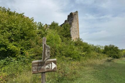 Kula bega Kulenovića na Kliševiću zarasta u korov, turisti bez vodiča