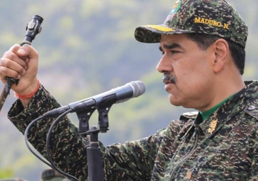 FOTO: MADURO U UNIFORMI