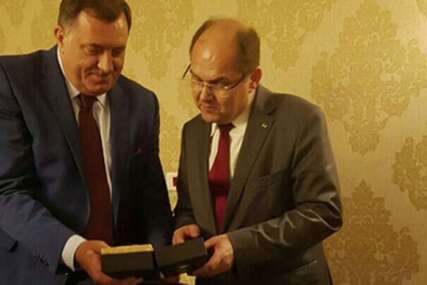 BOMBA IZ BANJA LUKE Dodik i Schmidt se u tajnosti sastaju već mjesecima?!