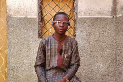 Nigerijski student dizajnirao naočale sa zvučnim upozorenjem koje sprečavaju vozače da zaspu