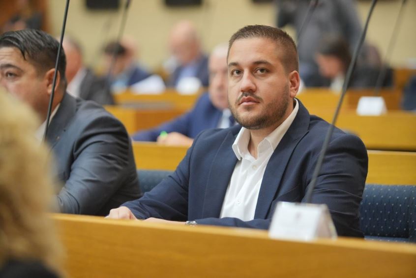 FOTO:  USTUPLJENA FOTOGRAFIJA
