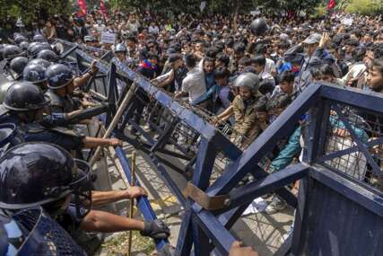 Nepalci protestovali zbog zabrane Facebooka, YouTubea, X-a..., policija ih najmanje 11 ubila