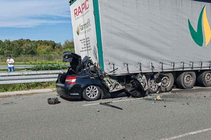 Poginuo vozač u Bosanskoj Gradišci, autom udario u kamion