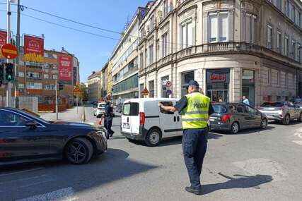 (FOTO) Velike gužve u centru Sarajeva nakon nesreće - saobraćaj je usporen