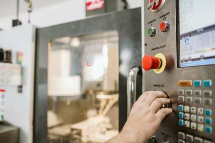 Besplatne obuke za kuhare, sobarice i CNC operatere