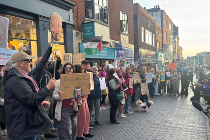 Stotine ljudi na protestu protiv Trumpove posjete Velikoj Britaniji