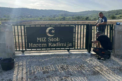 RADOVI PRI KRAJU: Postavljene kapije na novom stolačkom mezarju...